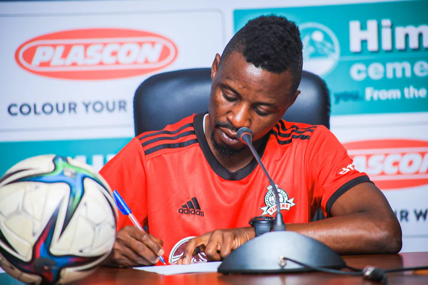 Vipers SC Unveil New Congolese Midfielder