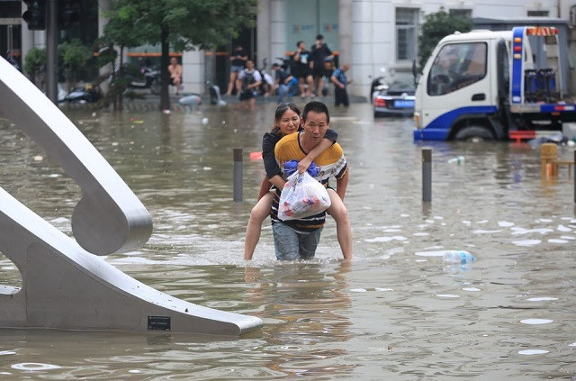 Devastating Storms In Southern China 11 Missing And Tens Of Thousands Evacuated