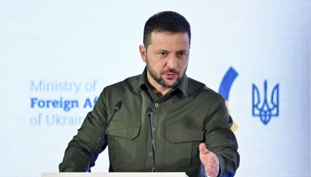 Zelensky Accuses Russia Of Exploiting Delayed Arms Delivery