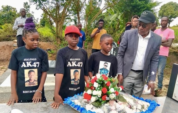 AK47 ’s Children Visit His Grave For The First Time